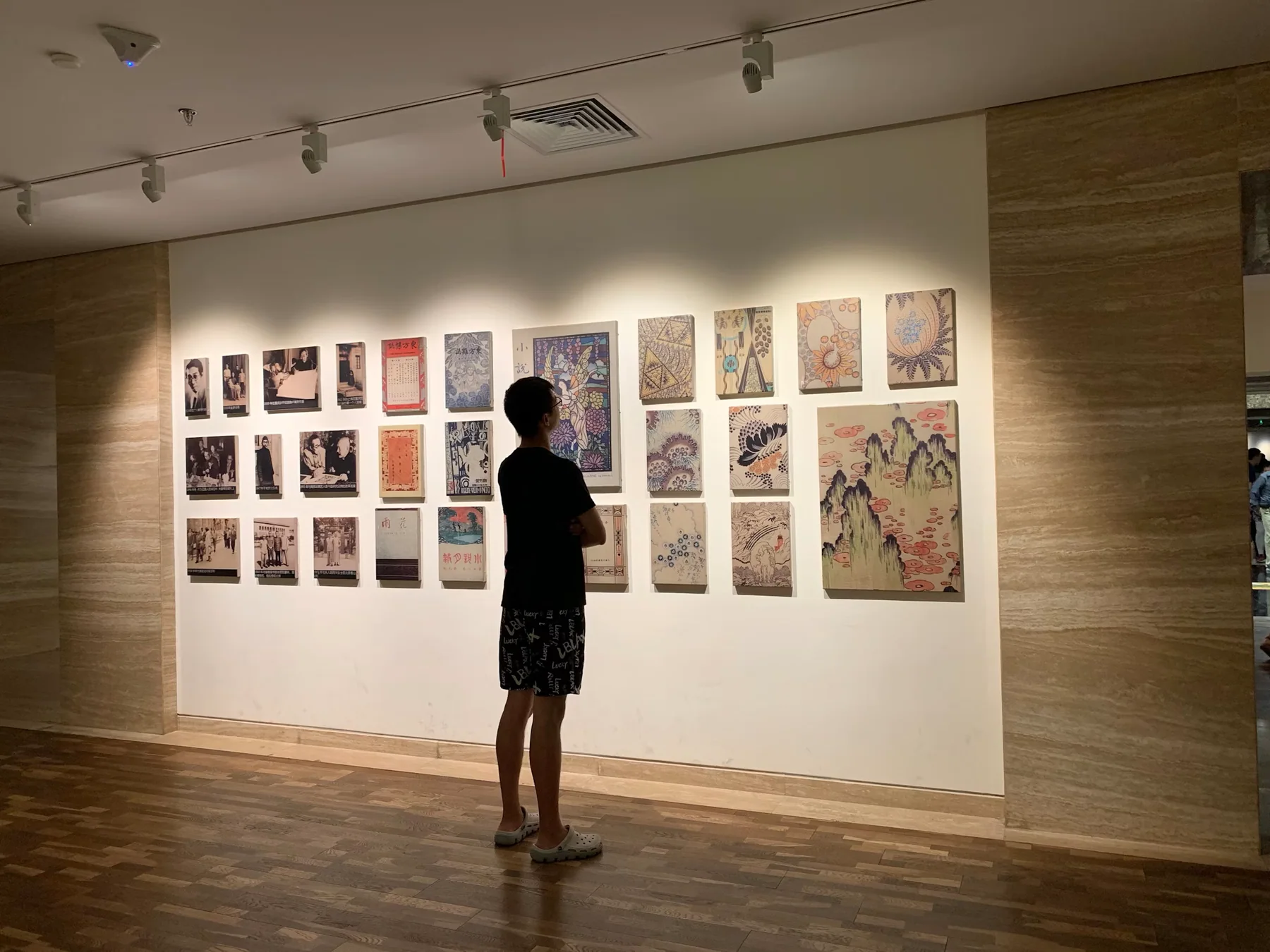 南京博物馆展厅与观展者